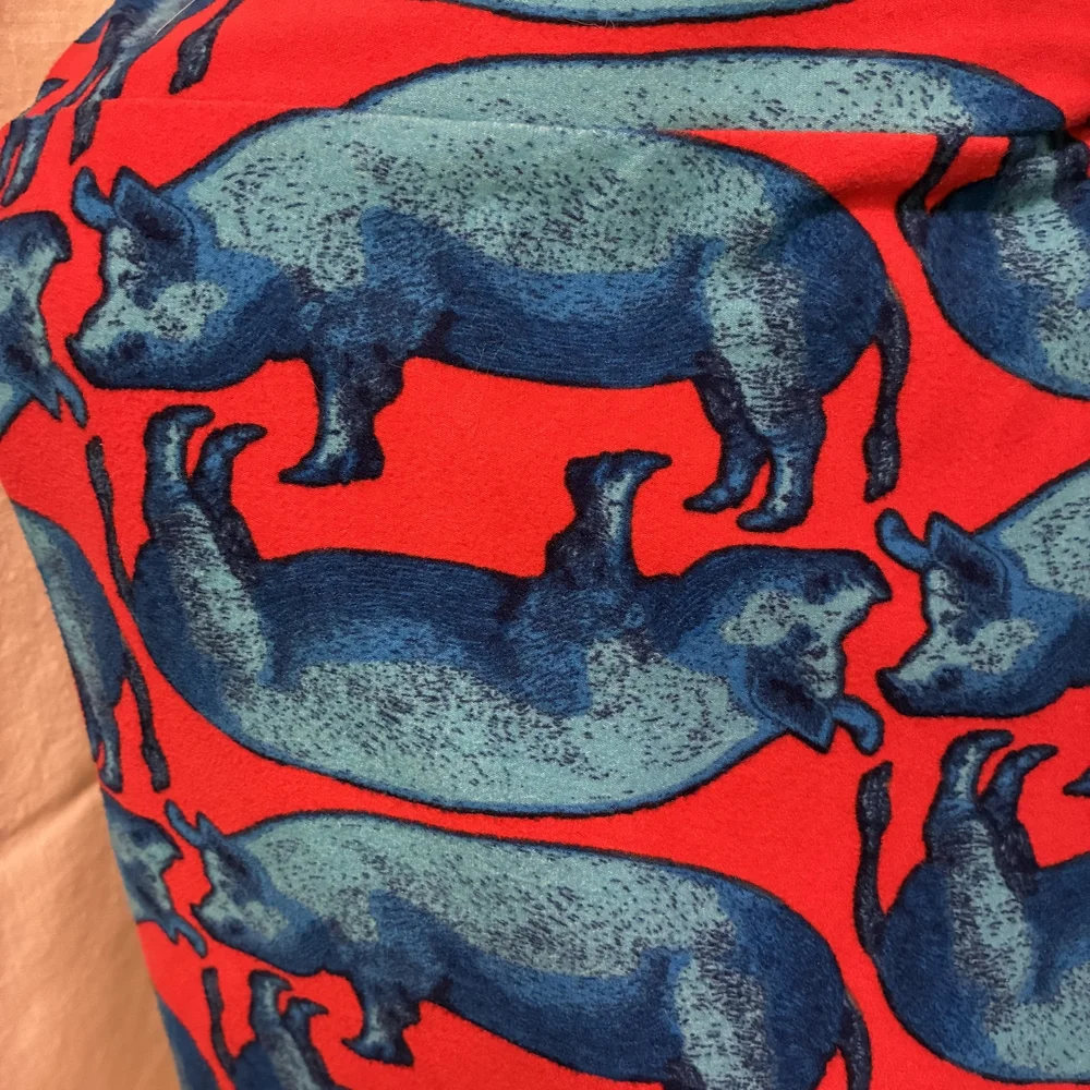 LuLaRoe Blue and Red Pig Leggings - Picture 2 of 4